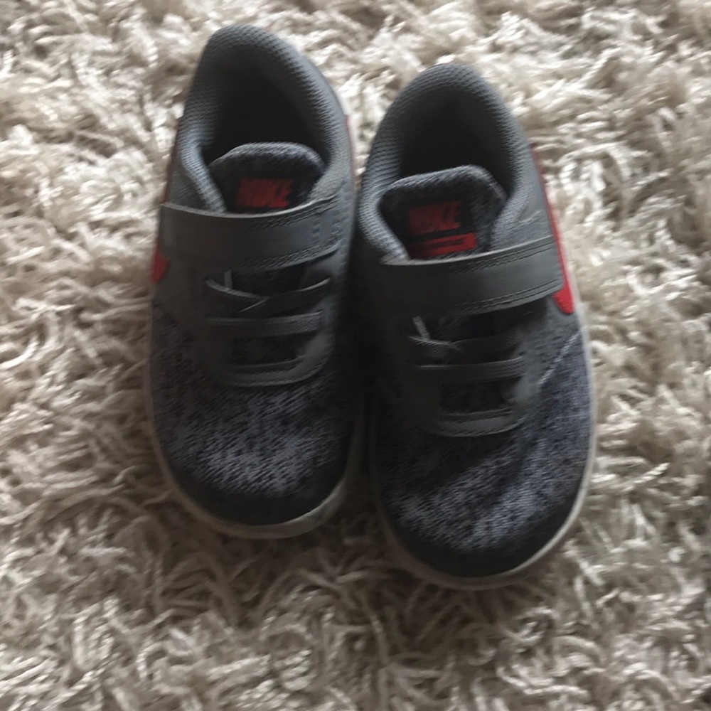 Sneakers - Picture 2 of 4